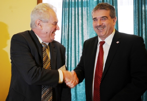 Zdeněk Štengl (vpravo) s prezidentem Milošem Zemanem.