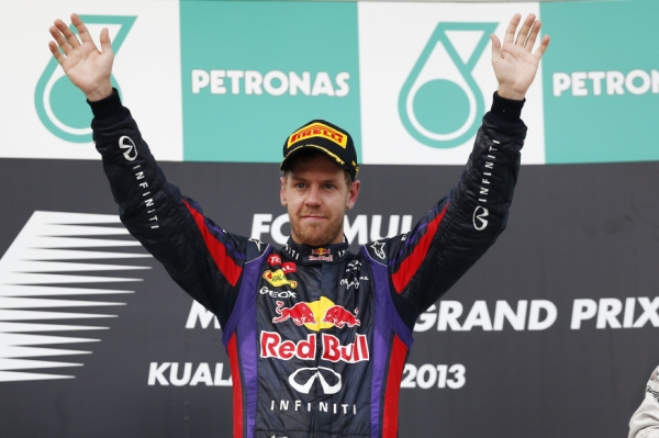 Sebastian Vettel se raduje z vítězství v Malajsii.