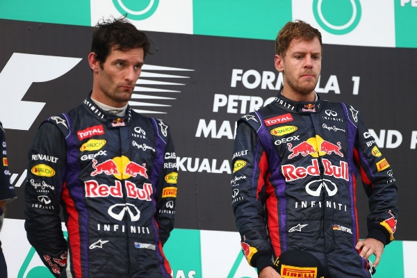 První dvě místa a radost se nekoná. Sebastian Vettel (vpravo) musel Marka Webbera pořádně namíchnout. První dvě místa a radost se nekoná. Sebastian Vettel (vpravo) musel Marka Webbera pořádně namíchnout.