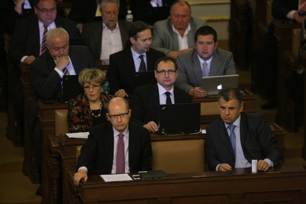 Dolní komora tehdy uváděla, že poslanecké kanceláře jsou vybaveny zastaralou výpočetní technikou (ilustrační foto).