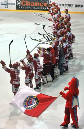 Bude se Třinec v play-off poprvé radovat z postupu nad Zlínem?