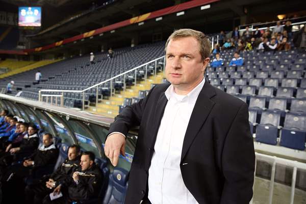 Generální manažer fotbalistů Plzně Adolf Šádek kategoricky vyloučil možnost, že by západočeský klub pustil trenéra Pavla Vrbu k české reprezentaci. Generální manažer fotbalistů Plzně Adolf Šádek kategoricky vyloučil možnost, že by západočeský klub pustil trenéra Pavla Vrbu k české reprezentaci.