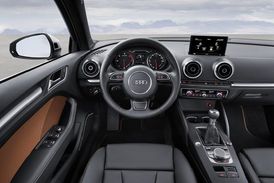 Interiér, to je klasika automobilky Audi.