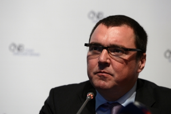 Guvernér České národní banky si loni ve funkci přišel na 3,7 milionu čistého. 