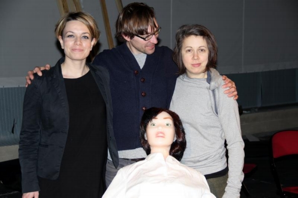 Režisérka Katharina Schmitt (vlevo) a herečka Ivana Uhlířová. Režisérka Katharina Schmitt (vlevo) a herečka Ivana Uhlířová.