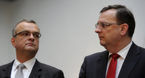 Miroslav Kalousek (vlevo) i Petr Nečas se stali terčem kritiky Institutu Václava Klause.