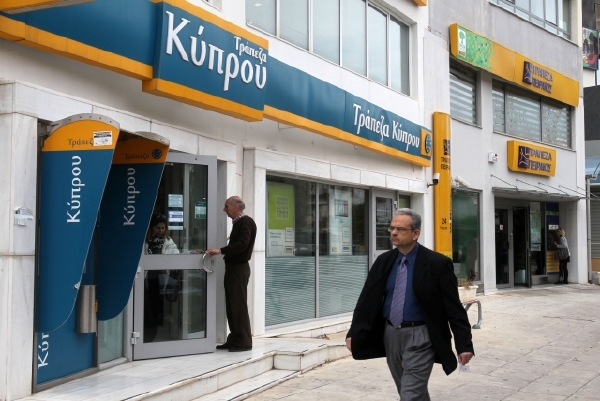 Kdo si uložil u Bank of Cyprus vklad nad sto tisíc euro, přijde o 37,5 procenta. Kdo si uložil u Bank of Cyprus vklad nad sto tisíc euro, přijde o 37,5 procenta.
