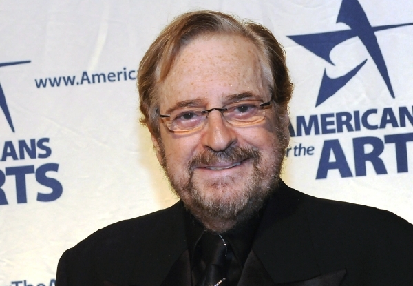 Producent Phil Ramone na snímku z roku 2008. Producent Phil Ramone na snímku z roku 2008.