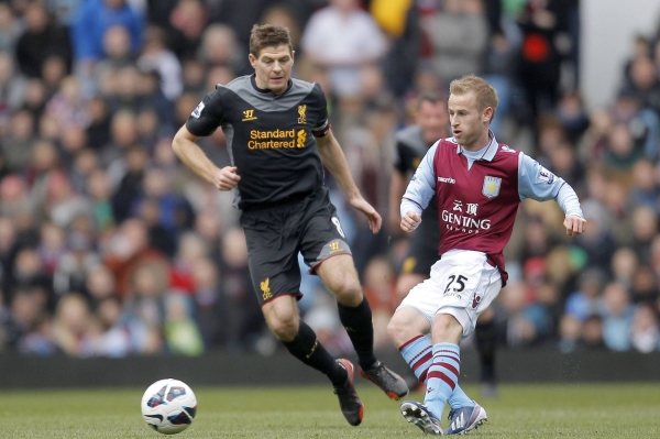 Kapitán Liverpoolu Steven Gerrard (vlevo) vstřelil vítězný gól.