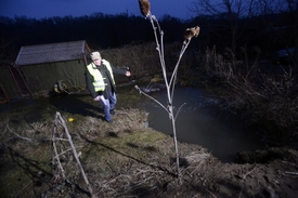 V pražské Hostivaři prasklo potrubí. Bez vody bude až do pondělí zhruba 30 tisíc lidí.