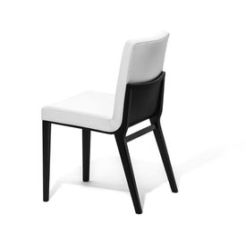 Lounge křeslo Moritz je druhou novinkou na veletrh Salone del Mobile.