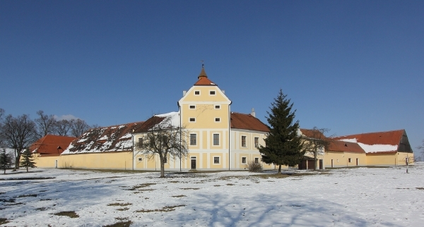 Část majetku už byla díky církevním restitucím církvím vrácena. Část majetku už byla díky církevním restitucím církvím vrácena.