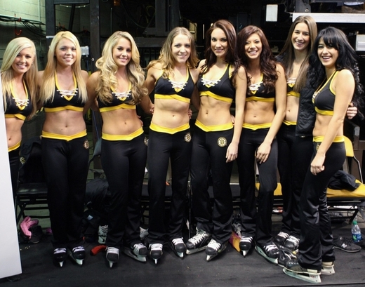 Pokud se Jágrovi zasteskne po ženském náručí, v Bostonu rozhodně nebude o hezké dívky nouze. Třeba tu pravou potká přímo na ledě... Pokud se Jágrovi zasteskne po ženském náručí, v Bostonu rozhodně nebude o hezké dívky nouze. Třeba tu pravou potká přímo na ledě...