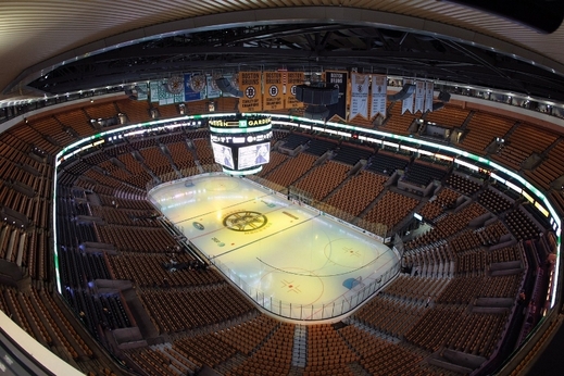 Jágr se bude prohánět po ledě, nad nímž pod stropem visí šest praporů značících vítězství ve Stanley Cupu (1929, 1939, 1941, 1970, 1972 a 2011), jedná se tak o nejúspěšnější tým v NHL, ve kterém Jágr dosud hrál. Visí zde také několik dresů legend klubu, namátkou například Raymond Bourque, Phil Esposito či Bobby Orr. Jágr se bude prohánět po ledě, nad nímž pod stropem visí šest praporů značících vítězství ve Stanley Cupu (1929, 1939, 1941, 1970, 1972 a 2011), jedná se tak o nejúspěšnější tým v NHL, ve kterém Jágr dosud hrál. Visí zde také několik dresů legend klubu, namátkou například Raymond Bourque, Phil Esposito či Bobby Orr.