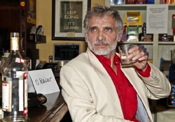 Oldřich Kaiser se bohužel rád napije. To ho také dohnalo již počtvrté do léčebny.
