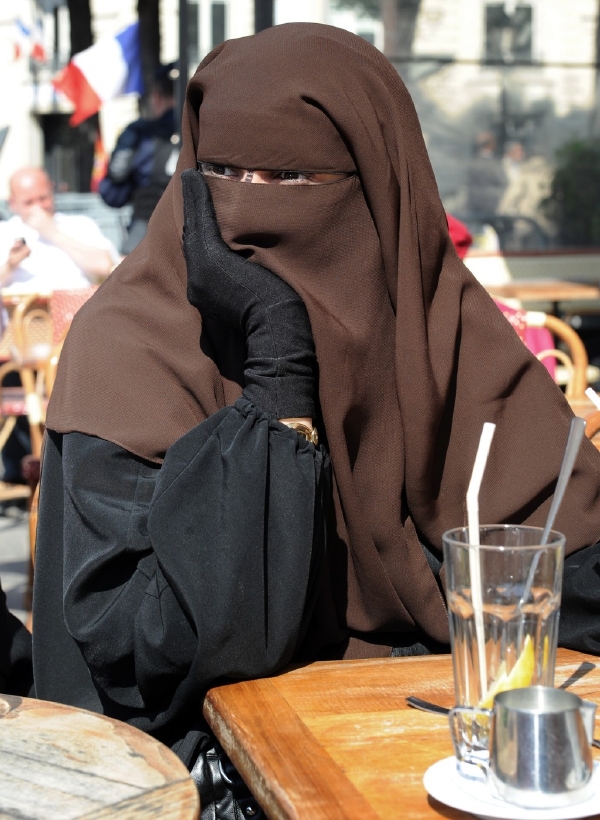 Zakáže Francie zahalování muslimských žen i v soukromých prostorech (ilustrační foto)? Zakáže Francie zahalování muslimských žen i v soukromých prostorech (ilustrační foto)?