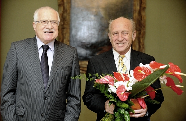 Jan Stráský (vpravo) a Václav Klaus se potkávali v 90. letech ve vrcholné politice, oba byli členy ODS.