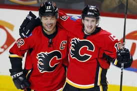Jarome Iginla (vlevo) byl tváří Calgary, teď má válet v Pittsburghu.