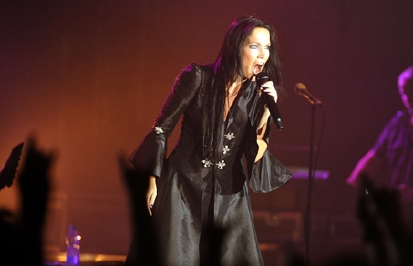 Tarja Turunenová se ve Zlíně naposledy představila loni v lednu, kdy zde zahájila světové turné ke svému zatím poslednímu studiovému albu What Lies Beneath. Tarja Turunenová se ve Zlíně naposledy představila loni v lednu, kdy zde zahájila světové turné ke svému zatím poslednímu studiovému albu What Lies Beneath.