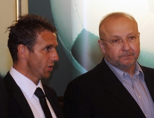 Spolumajitel Českých Budějovic Karel Poborský (vlevo) a šéf Příbrami Jaroslav Starka.