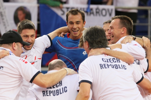 Radost českého týmu po postupu do semifinále Davis Cupu. Radost českého týmu po postupu do semifinále Davis Cupu.