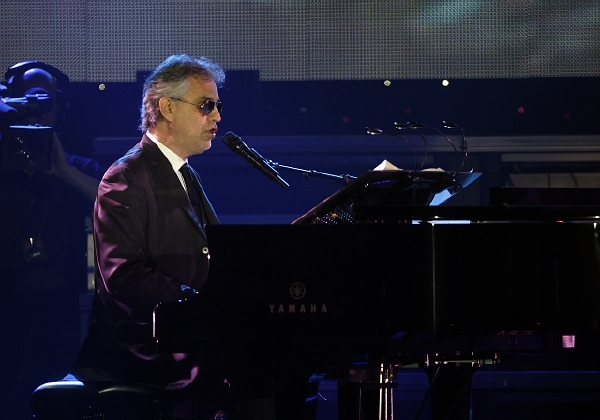 Čtyřiapadesátiletý Andrea Bocelli patří mezi nejoblíbenější a nejprodávanější interprety současnosti. Čtyřiapadesátiletý Andrea Bocelli patří mezi nejoblíbenější a nejprodávanější interprety současnosti.