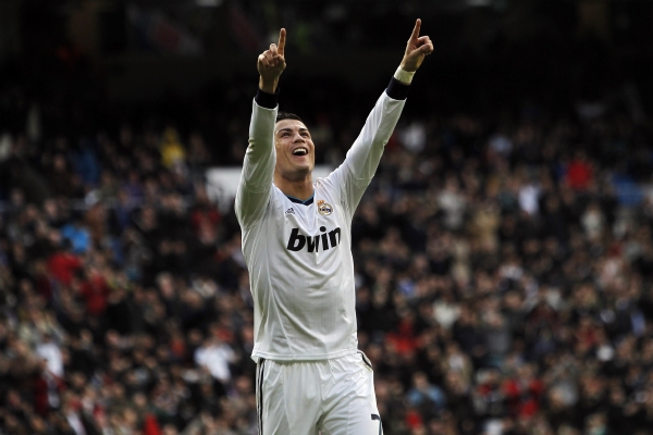 Cristiano Ronaldo bude chtít dnes večer potvrdit postup Realu.