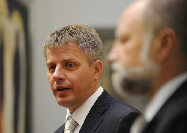 Odcházející Jan Herzmann (vpravo) a nový ředitel  ppm factum research Pavel Říha.