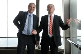 Trenér fotbalové Sparty Vítězslav Lavička (vlevo) a trenér Slavie Petr Rada (vlevo).
