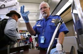 Kontrola na letišti Seattle-Tacoma International Airport. 