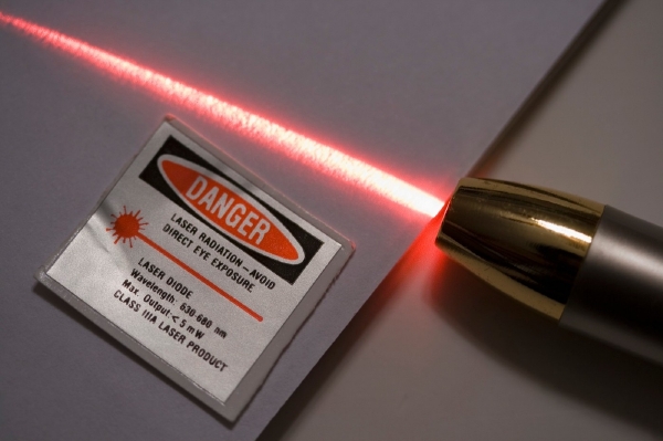 Při nesprávné manipulaci mohou laserová ukazovátka poškodit zrak (ilustrační foto). Při nesprávné manipulaci mohou laserová ukazovátka poškodit zrak (ilustrační foto).