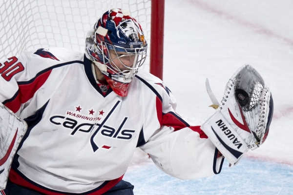 Michal Neuvirth zářil v brance Washingtonu.