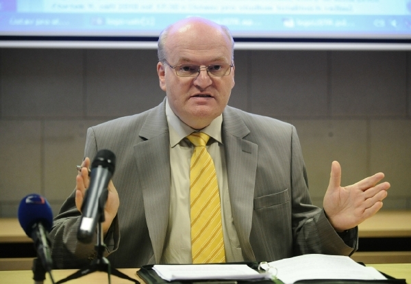 Bývalý ředitel Ústavu pro studium totalitních režimů Daniel Herman. Bývalý ředitel Ústavu pro studium totalitních režimů Daniel Herman.