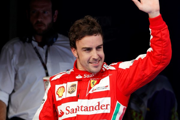 Fernando Alonso odpovídal svým fanouškům na sociální síti Twitter. Fernando Alonso odpovídal svým fanouškům na sociální síti Twitter.