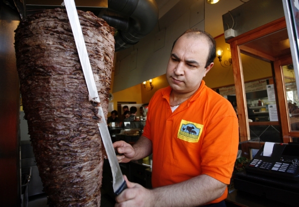 Když je muslimům z údajných halal pochoutek na zvracení.