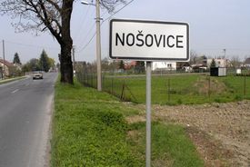 Padesátikilometrovou rychlost neurčuje pouze značka začátku obce (ilustrační foto).