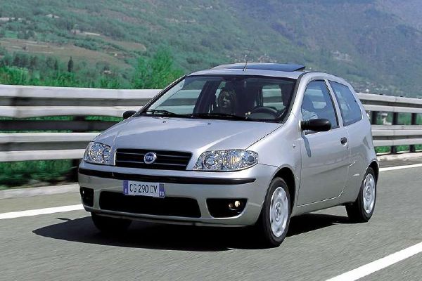 Fiat Punto ročník 2003. Ovšem zda bude základem pro obnovenou značku, není jasné.