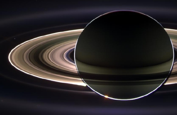 Fotografie Saturnu pořízená sondou Cassini v roce 2006.