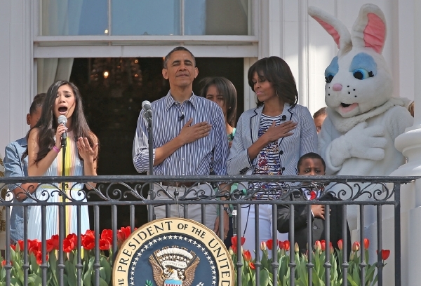 Manželé Michelle a Barack Obamovi letos vydělali méně, přesto dali 25 procent na charitu.