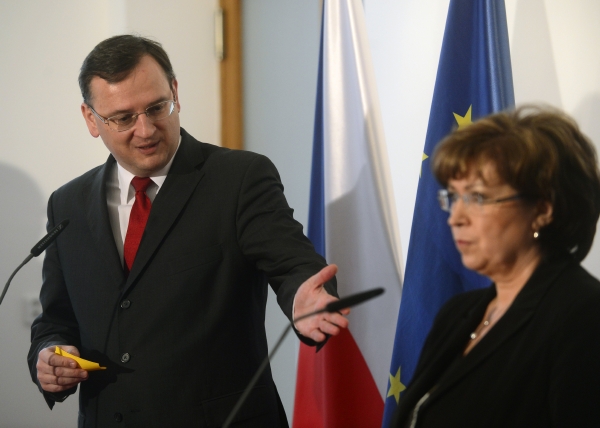 Premiér Petr Nečas a ministryně práce Ludmila Müllerová. Premiér Petr Nečas a ministryně práce Ludmila Müllerová.