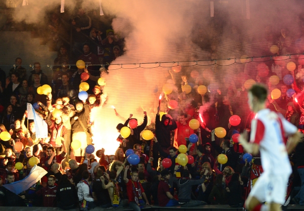 Policie zatkla po zápase Sparty a Slavie fanouška podezřelého z napadení (ilustrační foto).