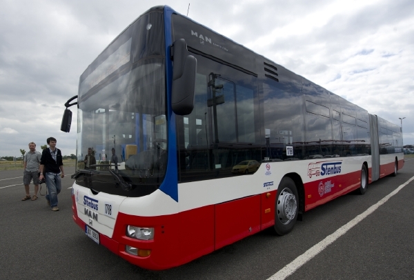 Čtyři cestující autobusu se při srážce zranili (ilustrační foto). Čtyři cestující autobusu se při srážce zranili (ilustrační foto).