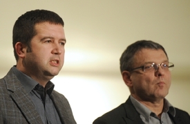 Stínový ministr obrany ČSSD Jan Hamáček a místopředseda sněmovny za ČSSD Lubomír Zaorálek.