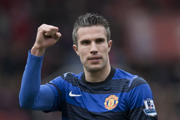 Robin van Persie se raduje z gólu United. Robin van Persie se raduje z gólu United.