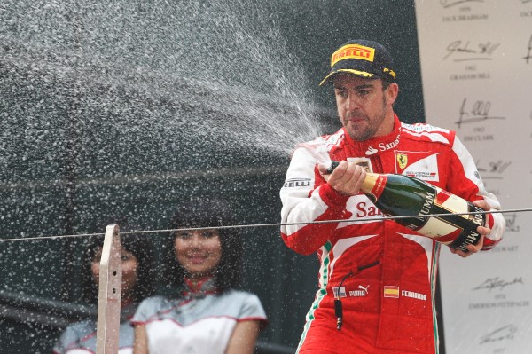 Fernando Alonso v neděli suverénně triumfoval v Číně. Fernando Alonso v neděli suverénně triumfoval v Číně.