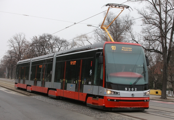 Pražský dopravní podnik si půjčí na nákup tramvají 8,5 miliardy korun. Pražský dopravní podnik si půjčí na nákup tramvají 8,5 miliardy korun.