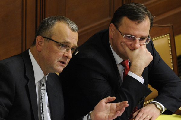 Petr Nečas (vpravo) a Miroslav Kalousek.