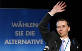 Bernd Lucke. První šéf AfD na jejím prvním sjezdu.