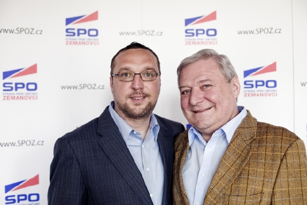 Ondřej Šlouf (vlevo) s otcem Miroslavem. Ondřej Šlouf (vlevo) s otcem Miroslavem.