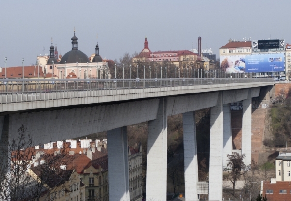 Nuselský most je 485 metrů dlouhý. Nuselský most je 485 metrů dlouhý.